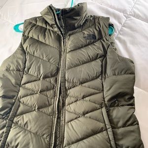 North Face puffer vest-550 fill